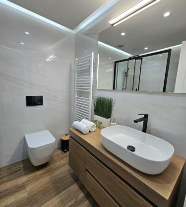Modern Garden View Apt in Voula, Athens - Luxe