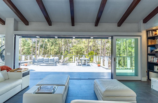 Modern gated estate a healthy walk to the Lodge and Golf. Near RLS