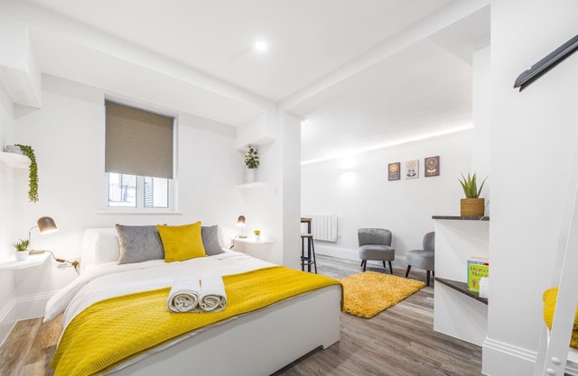 Modern Ground Floor Studio Apartment | Town Centre