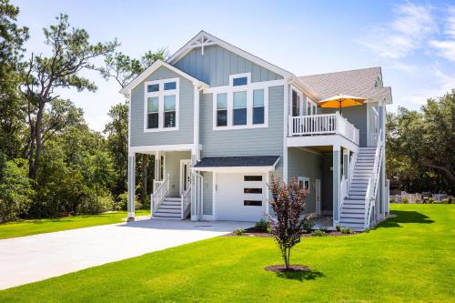 Modern Home in the Heart of KDH Minutes to Beach