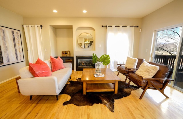 Modern Home | Private Hot Tub | Walk to Beaver Creek Shuttle | EV Charging
