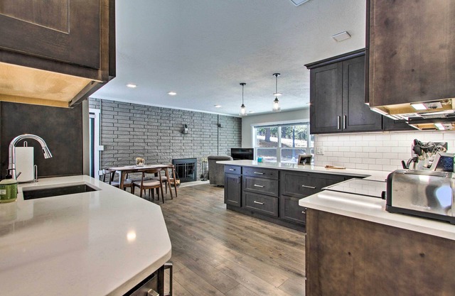 Modern Home w/Wooded Views: 10 Mi Outside Helena!