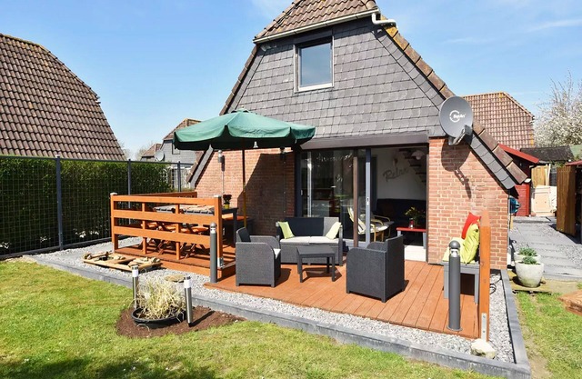 Modern home with hot tub at Lake Grevelingen