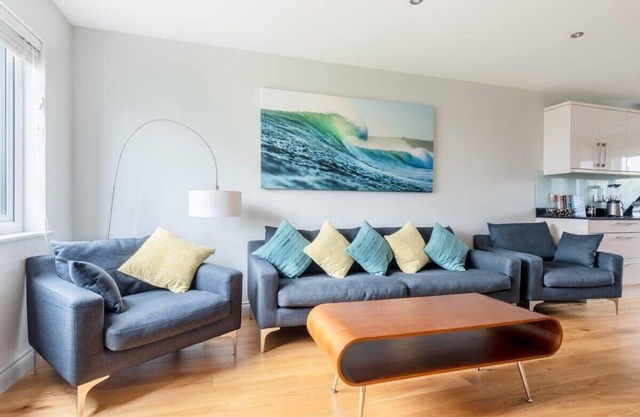 Modern House in St Agnes, Parking & Garden