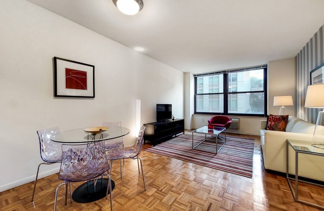 Modern Jersey City One Bed in Luxury Building