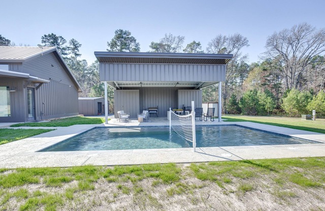 Modern Kennard Cabin w/3 Casitas - Walk to Pond!