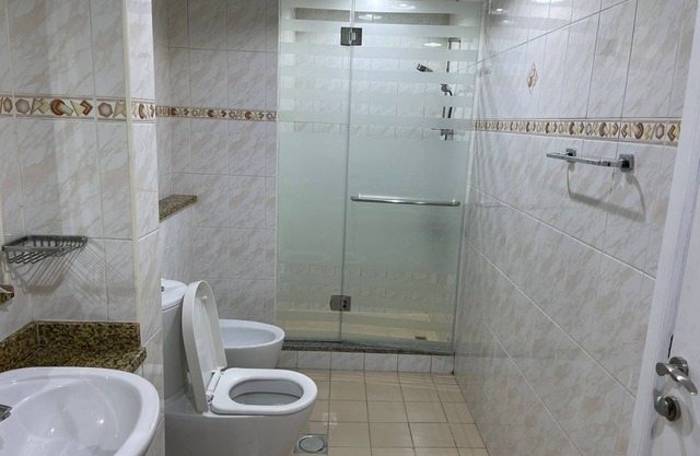 Modern Lake View 1 Bedroom Apt in JLT