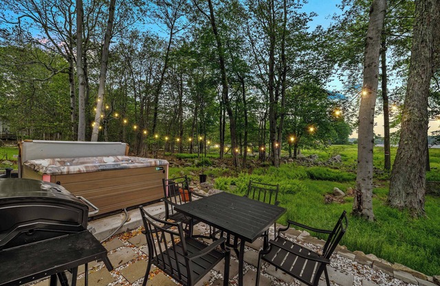 Modern Lake View - Firepit, Hot Tub, Lake Views!
