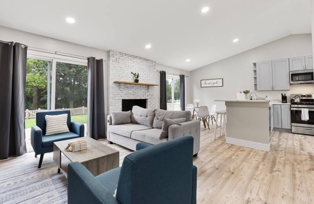 Modern Lux Escape: 3BR & Gameroom
