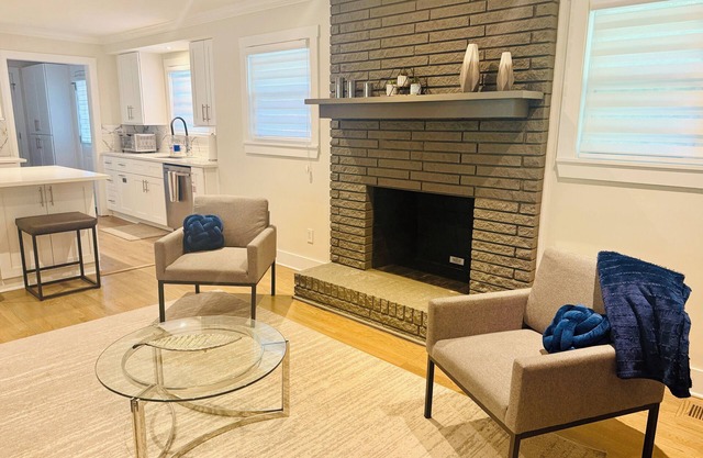 Modern luxurious 3 bedroom and 2 bathroom home.