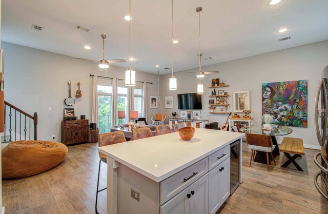 Modern Luxury 3-BD, Mins to DT w Rooftop