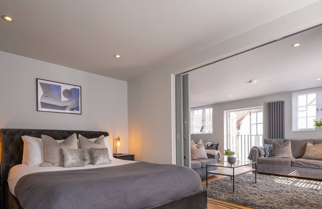 Modern Luxury Apartment In The Heart of Henley