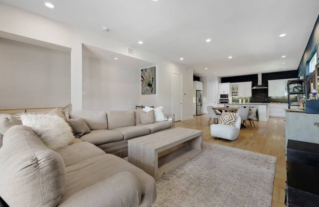 Modern Luxury Townhouse | Uptown & Attractions
