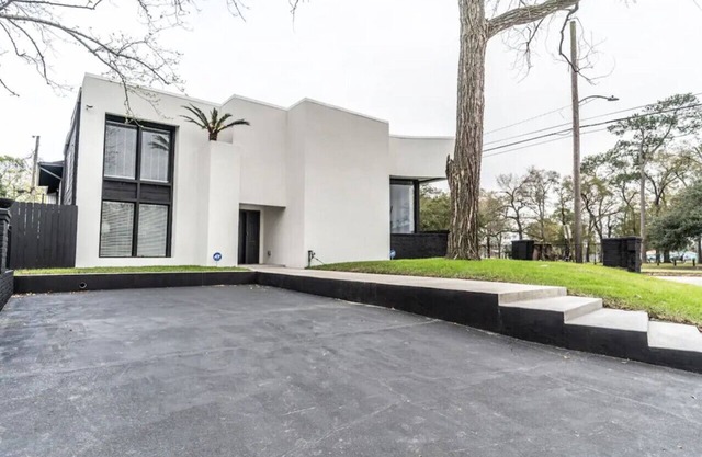 Modern Mansion w/Lounge Pool, Arcade, Theater & Gym
