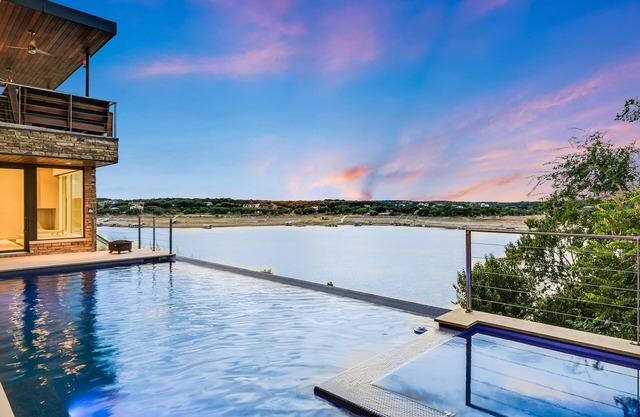 Modern Midcentury Lakefront with pool, hot tub, & private boat dock/Boat rentals
