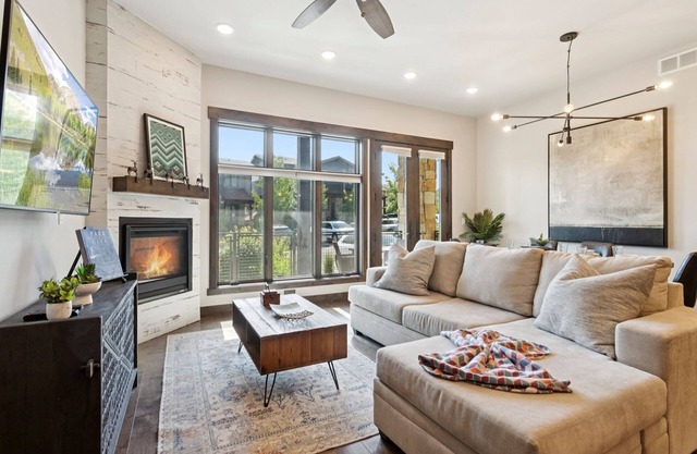Modern Mountain Escape at Blackstone Walk to PCMR!