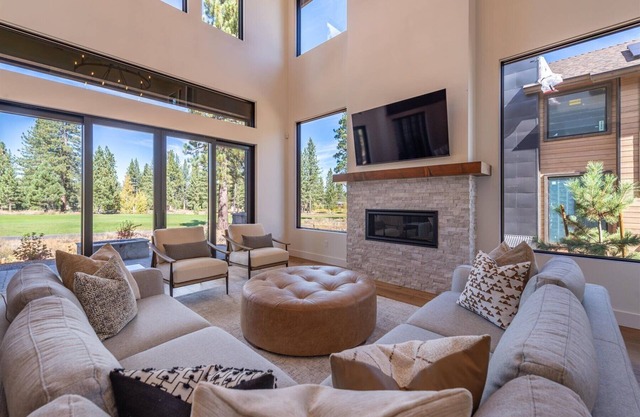 MODERN Mountain Lodge Luxury @ Schaffer's Mill - STUNNING, NEW 3-bedroom