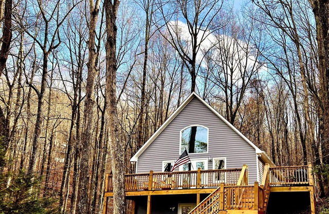 Modern Mountain Retreat.nSunsets.HotTub.Bring Your Dogs.nGameRoom