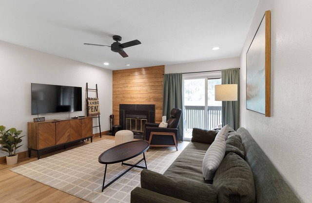 Modern Mountain-View Condo - Pool, Hot Tubs & Near 3 Ski Resorts!