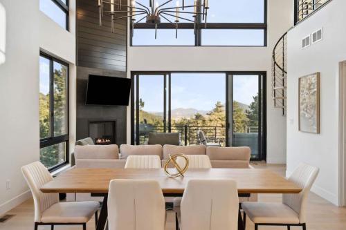 Modern Mtn Escape! Hot Tub Fireplace Views