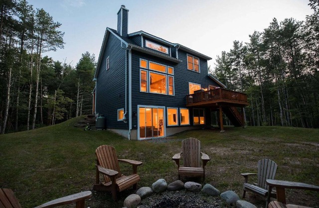 Modern Mtn House: Sauna, Fire Pit + Screened Porch