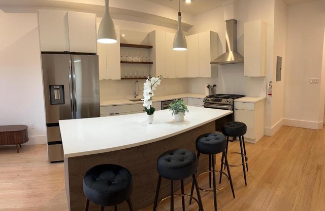 Modern, New 3 bed, 2 bath Apt near Manhattan