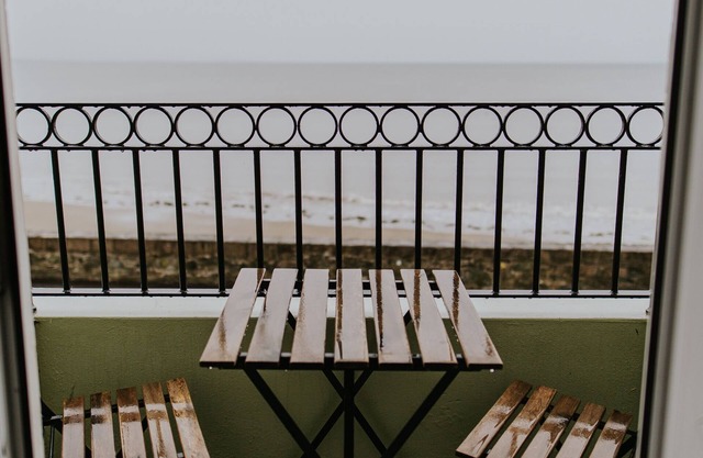 Modern, newly refurbished apartment with fabulous sea view!