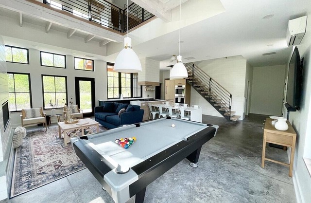 Modern Nordic Villa 3 miles from Beaver Stadium