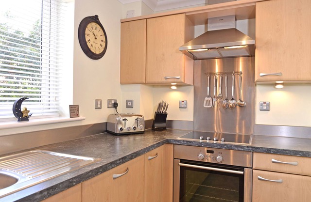 Modern one-bed flat with veranda just off seafront in prime Eastborne