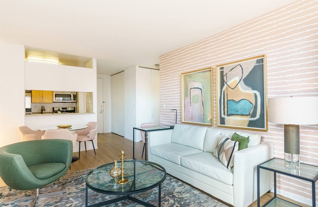Modern One Bedroom in Luxury Chelsea Building