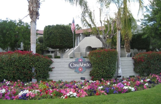 Modern Palm Springs condo just a short walk from downtown