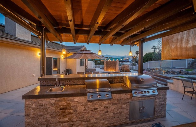 Modern Paradise of East County-4BR-Jacuzzi