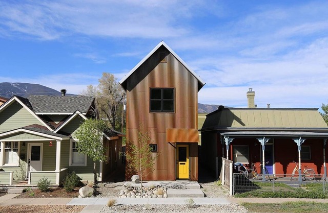 Modern Parkside Surf House in Charming Salida