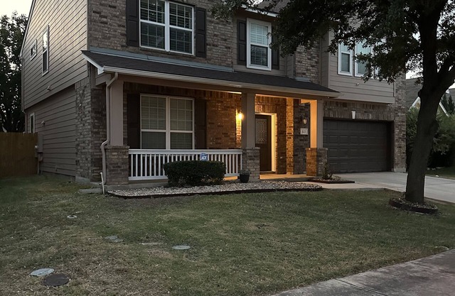 Modern PRIVATE ROOMS by Alamo Ranch, Sea World, Fiesta Texas, NW San Antonio