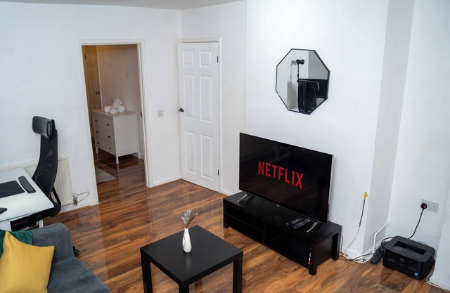 Modern, Relaxing Flat near Leeds City Centre! Friends & Family-Friendly!