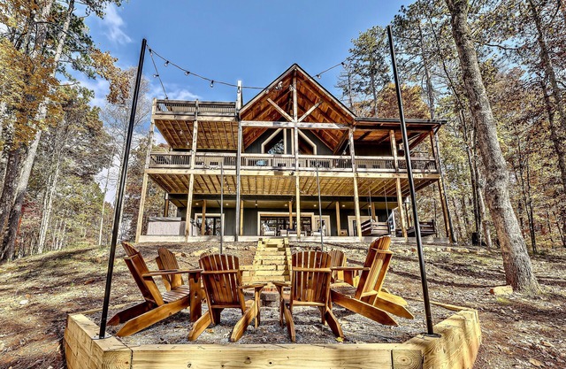 Modern retreat w/VIEWS and hot tub