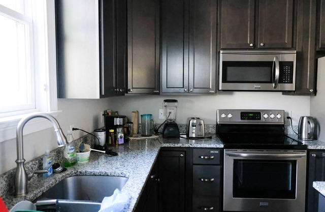 Modern Room Few Blocks from Forsyth Park and SCAD
