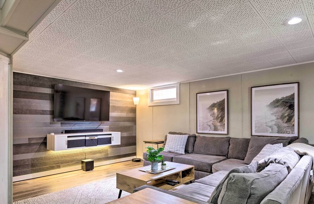 Modern Seattle Basement Apt ~ 5 Mi to Alki Beach
