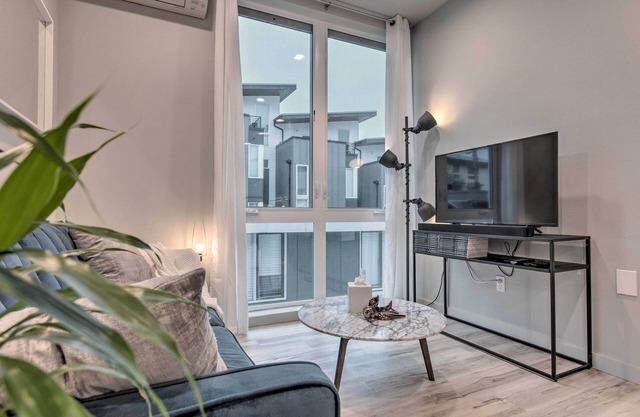 Modern Seattle Townhome, 5 Mi to Pike Place!