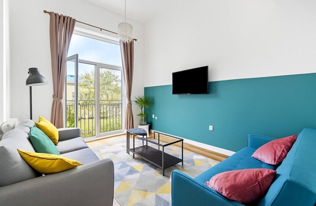 Modern Stonehouse Retreat | Free Parking | Sleep 7