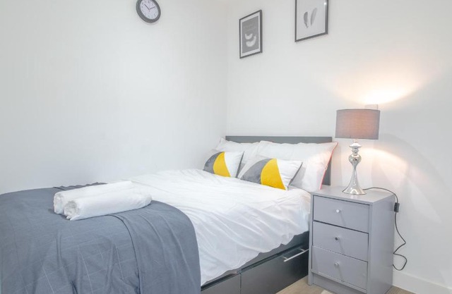 Modern Studio Apartments Sheffield City Centre - Netflix, WiFi, Digital TV