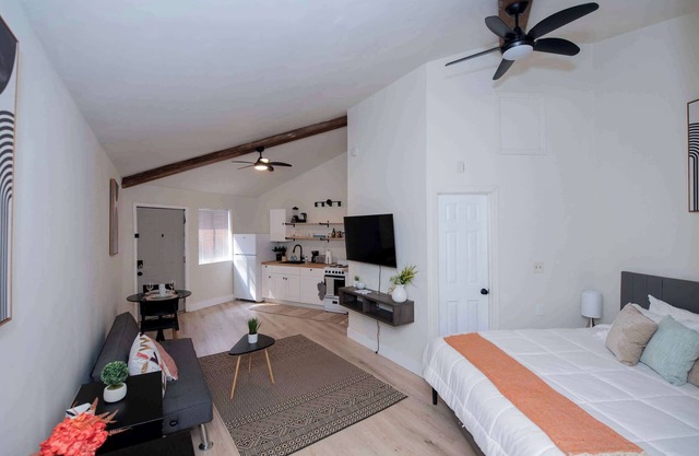 Modern Studio for 2—Huntsville Botanical Gardens