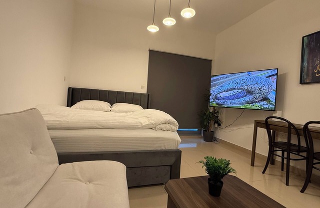 Modern Studio in Damac Park Tower - Near Dubai Mall & Metro