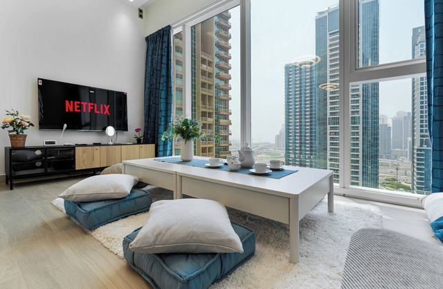 Modern Studio w/Pool, Gym, Sauna and Great Views