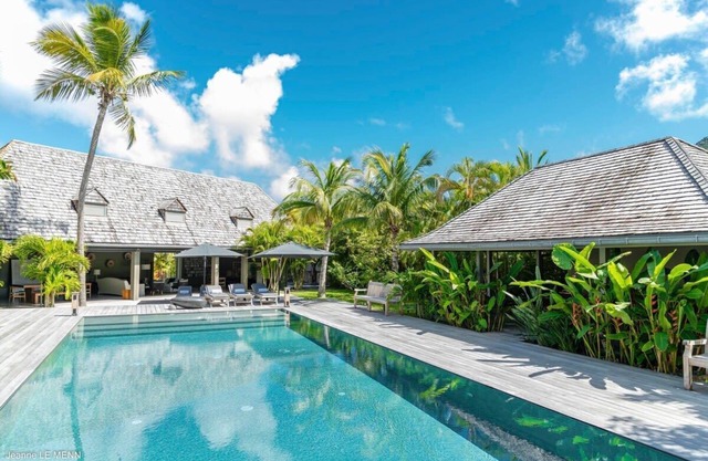 Modern Style 7 bedroom villa within walking distance to the beach