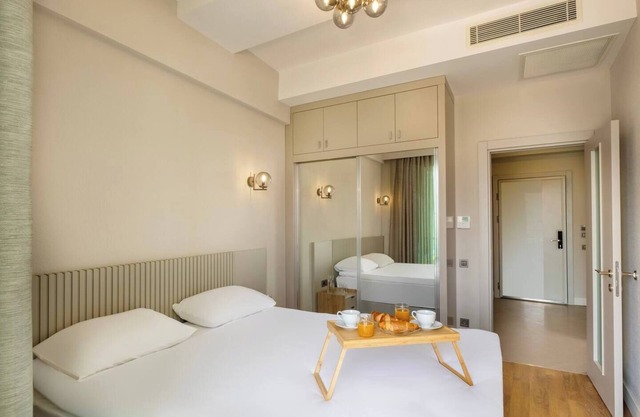 Modern & Stylish Apartment with Indoor&Outdoor Pools, GYM, SPA, near Beach
