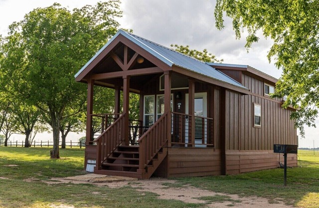 Modern Tiny Cabin on 550-acre Ranch, ATV, & Safari.