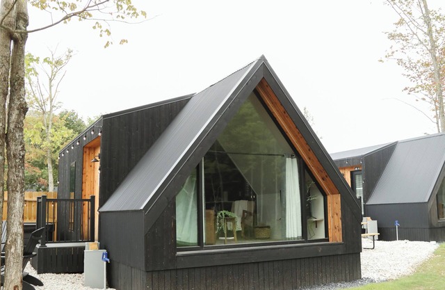 Modern Tiny Home 25/With Hot Tub!