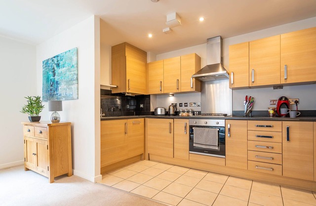 Modern Two Bed Ground Floor Apartment With Parkingn