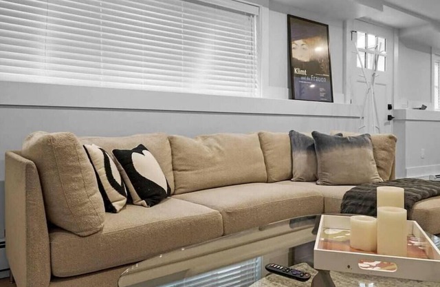 Modern Two Bedroom Suite in Stylish Kitsilano